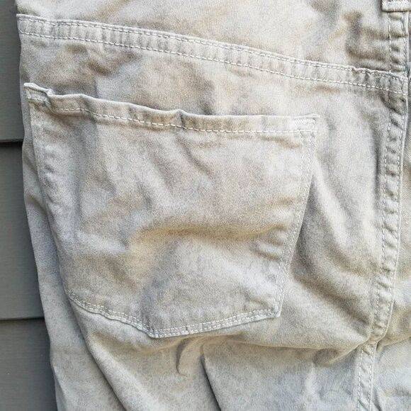 NYDJ Khaki Olive Jeans have a faint floral print Size 12 - Picture 7 of 9